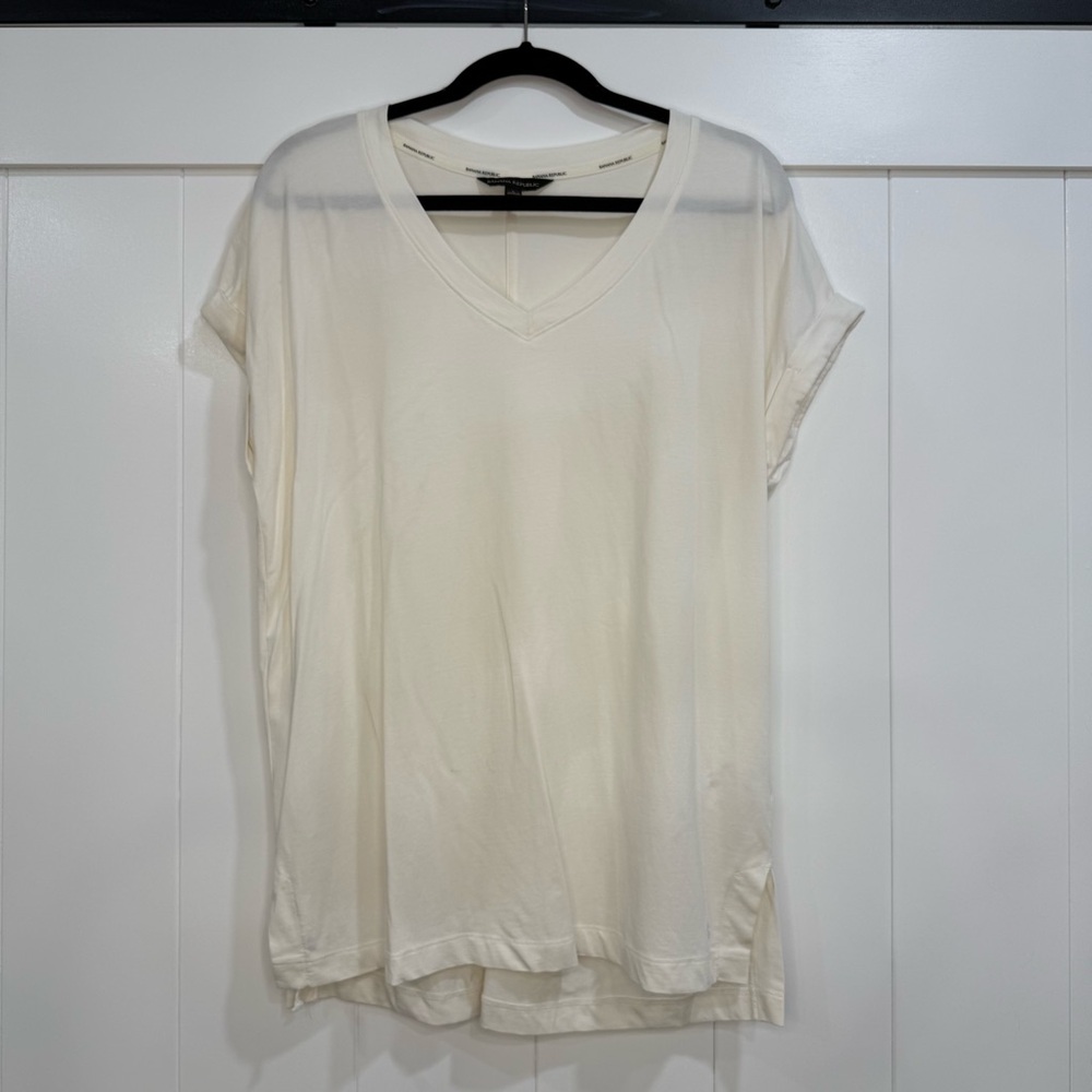Banana Republic Cream V-Neck Short Sleeve Top